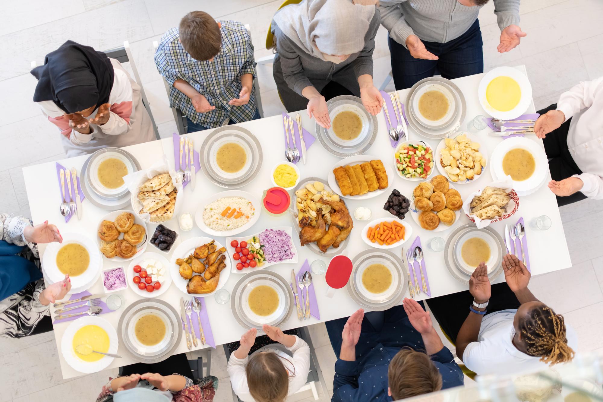 Students tasting dishes together in workshop